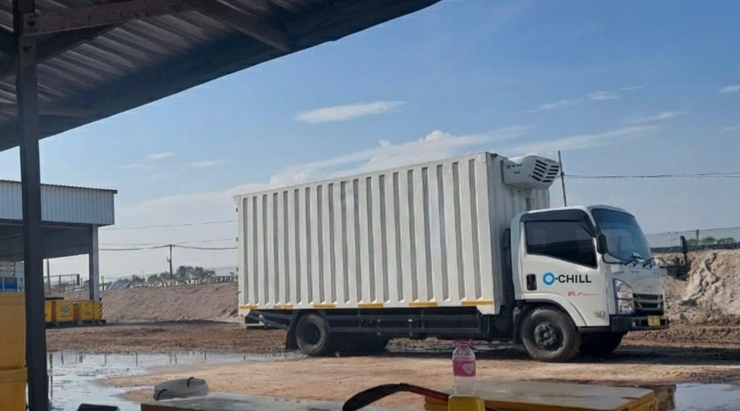 Armada box truk pendingin O-chill di area operasional